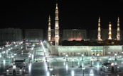 Mosque illumine  la tombe de la nuit